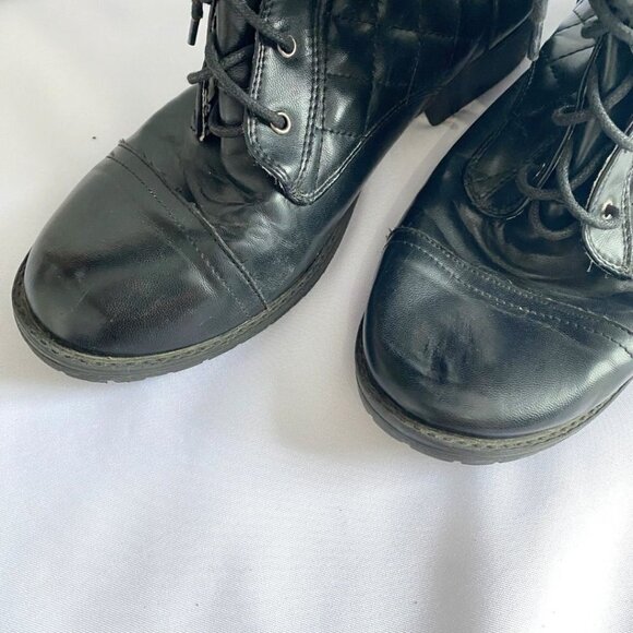 NIGHTMARE BEFORE CHRISTMAS DISNEY BLACK QUILTED LACE UP BOOTS - 10 - Picture 6 of 8